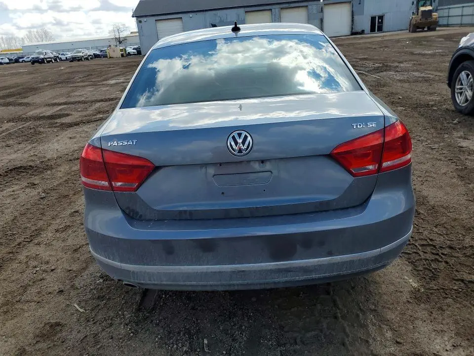 2013 VOLKSWAGEN PASSAT SE  