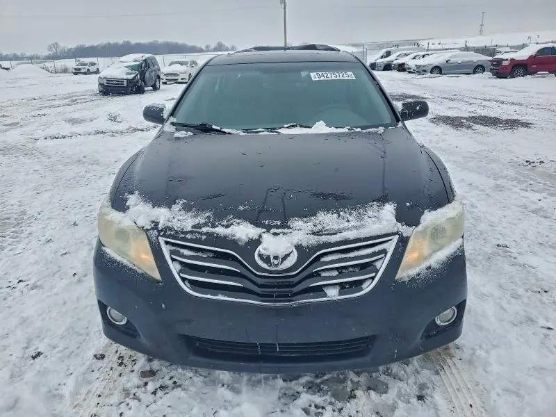 2011 TOYOTA CAMRY SE  
