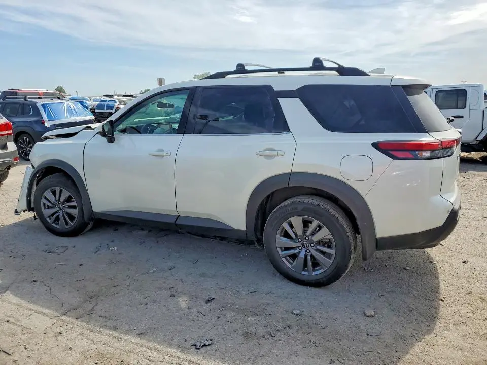 2023 NISSAN PATHFINDER SV  