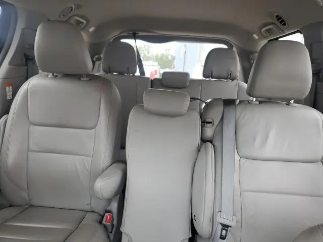 2019 TOYOTA SIENNA XLE  