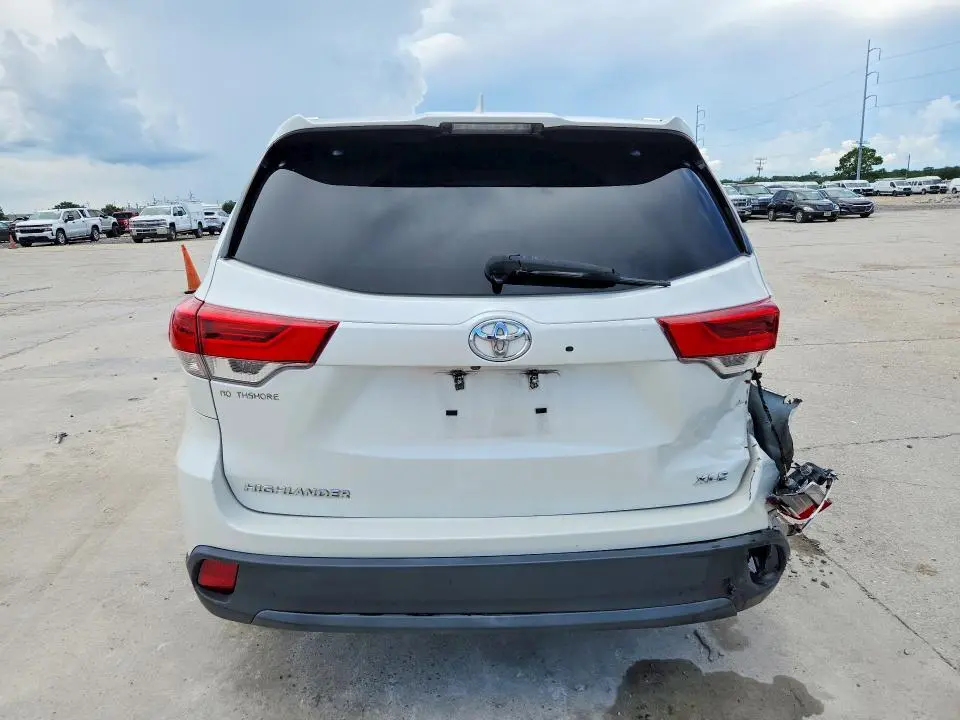 2017 TOYOTA HIGHLANDER XLE  