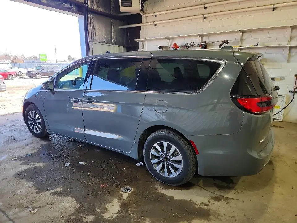 2022 CHRYSLER PACIFICA HYBRID TOURING L  