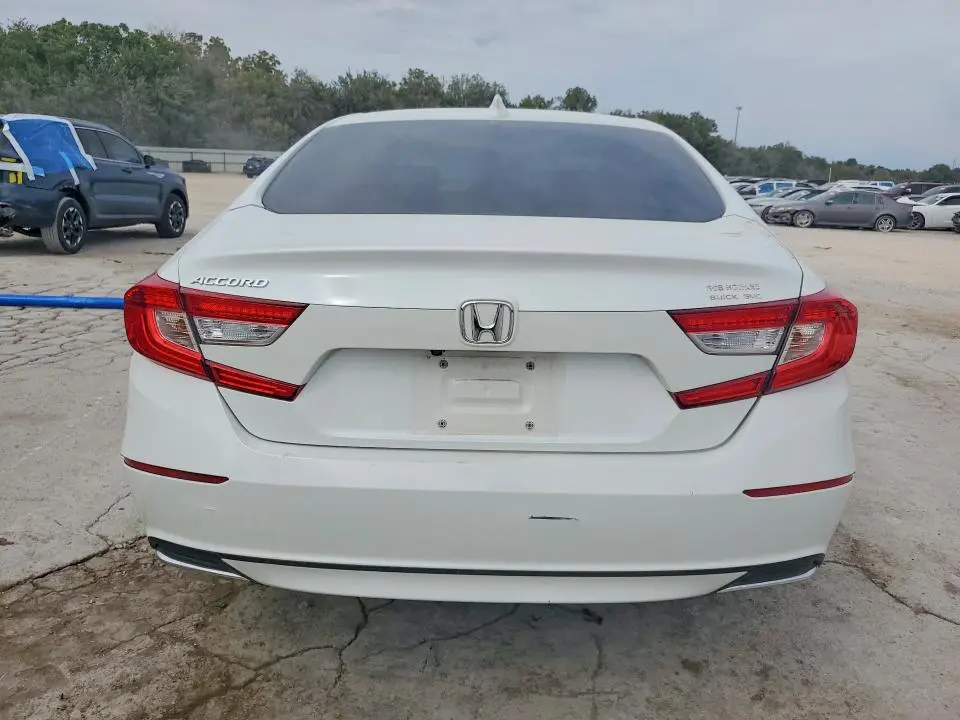 2018 HONDA ACCORD LX  