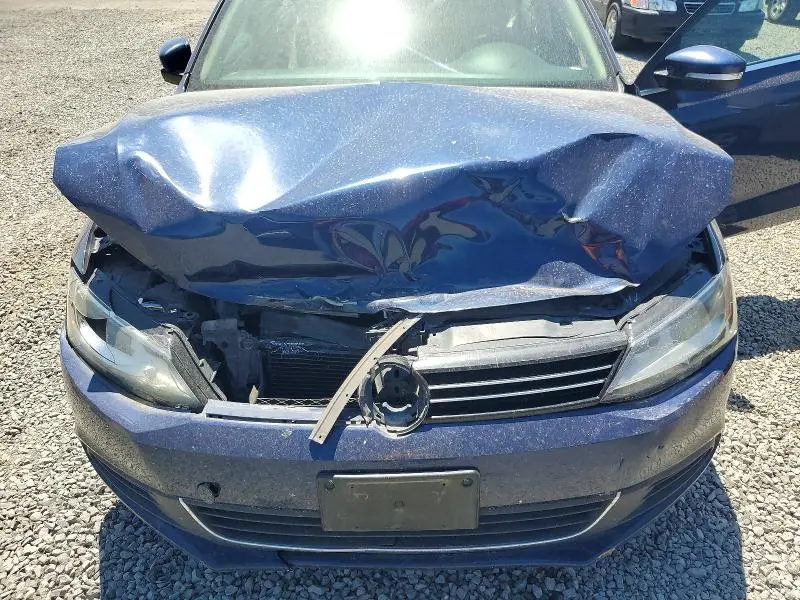 2013 VOLKSWAGEN JETTA SE  
