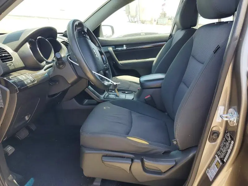 2013 KIA SORENTO LX  