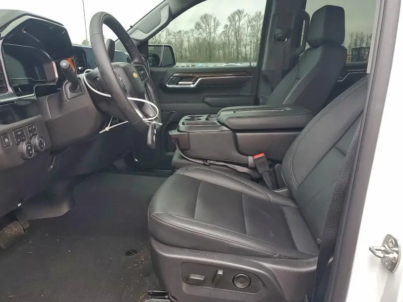 2025 CHEVROLET SILVERADO K1500 LT  