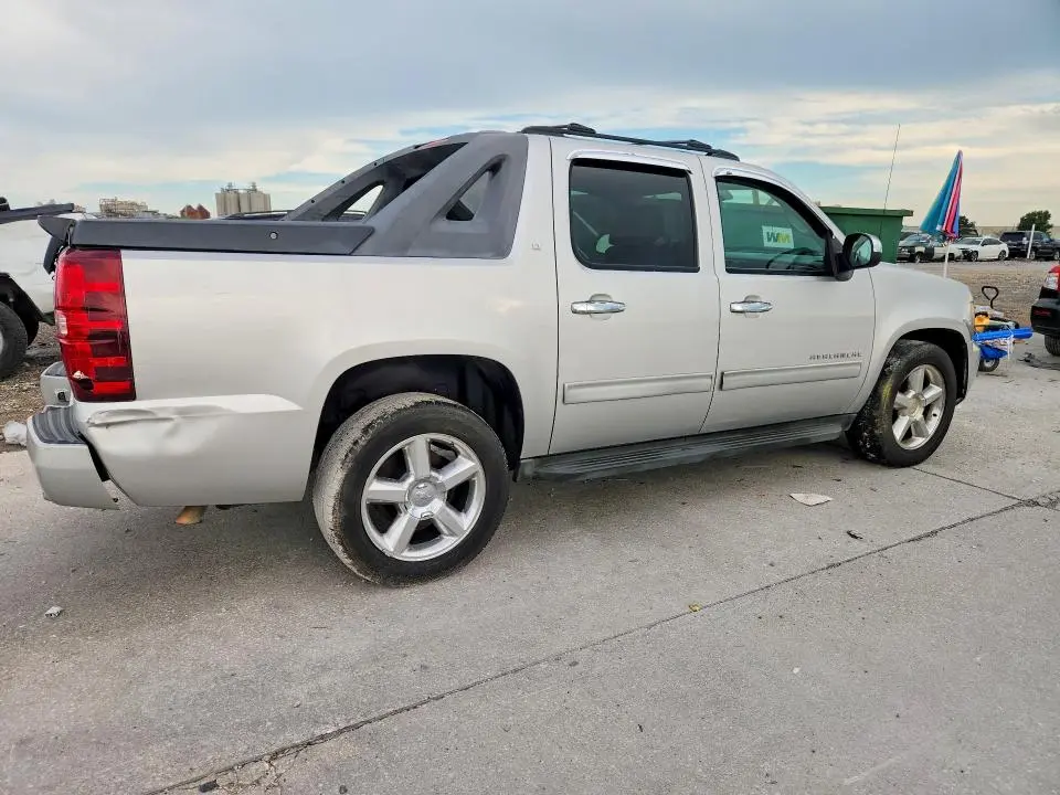2011 CHEVROLET AVALANCHE LT  