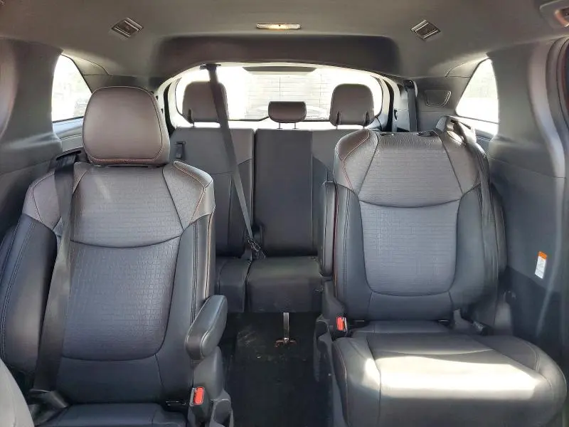 2021 TOYOTA SIENNA XSE  