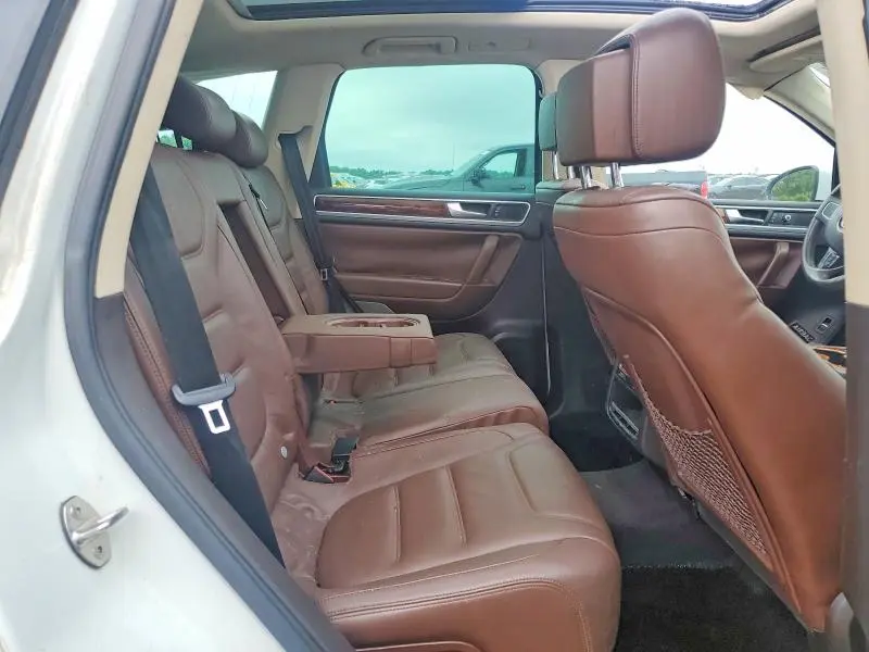2012 VOLKSWAGEN TOUAREG V6  