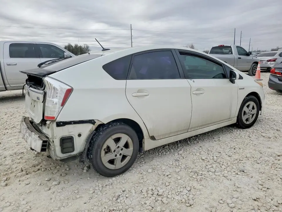 2010 TOYOTA PRIUS III  