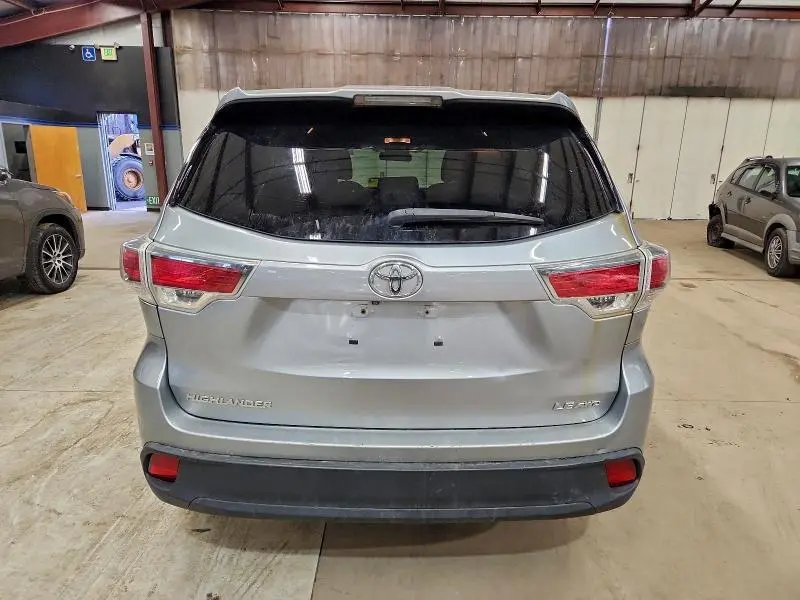 2015 TOYOTA HIGHLANDER LE  