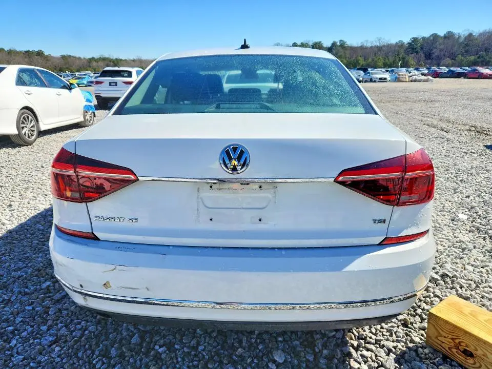 2018 VOLKSWAGEN PASSAT SE  