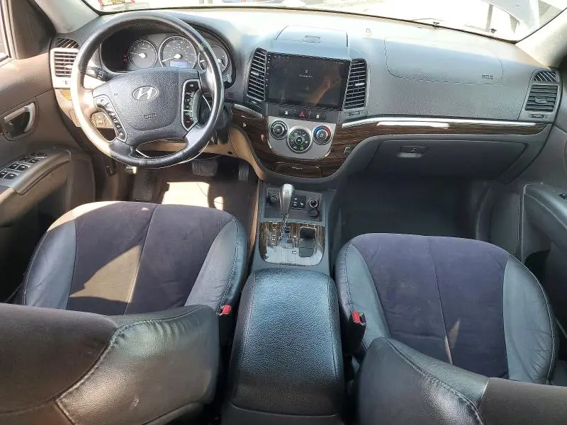 2011 HYUNDAI SANTA FE SE  