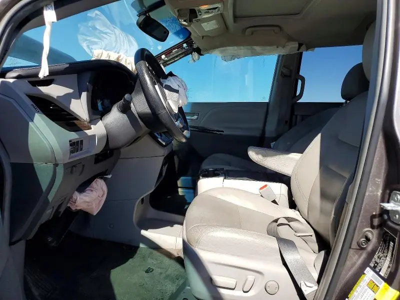 2015 TOYOTA SIENNA XLE 8-PASSENGER  