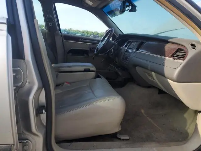 2010 LINCOLN TOWN CAR SIGNATURE LIMITED  