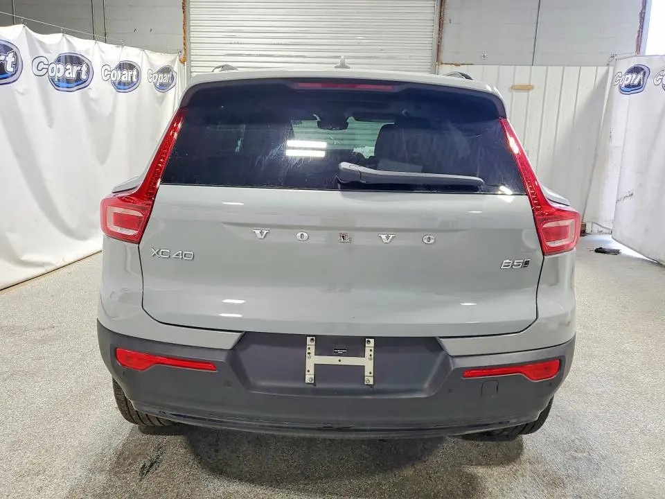 2026 VOLVO XC40 PLUS  