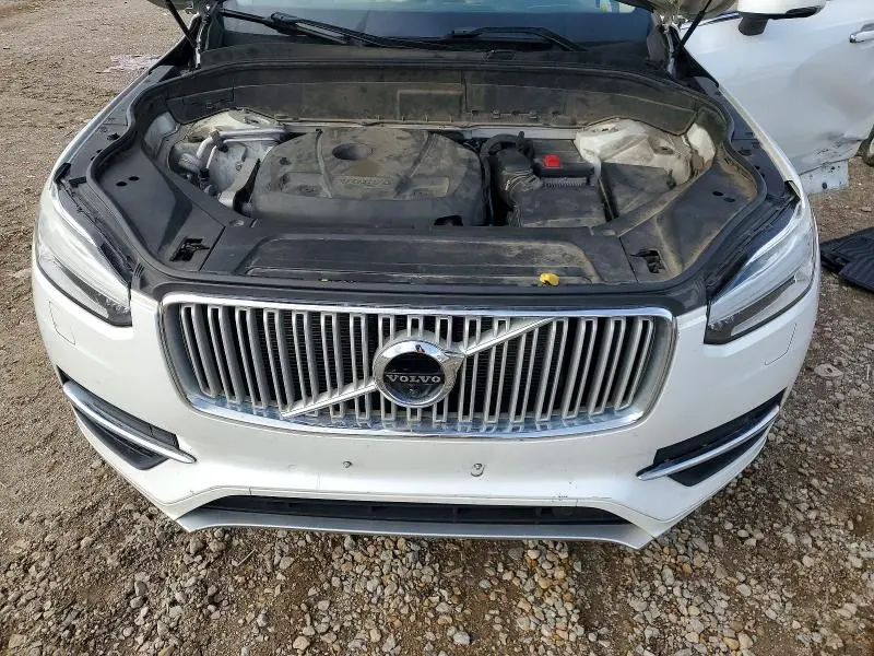 2017 VOLVO XC90 T6  