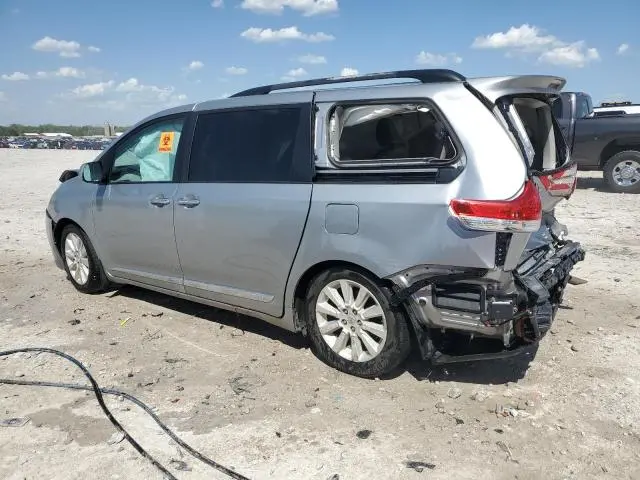 2013 TOYOTA SIENNA XLE