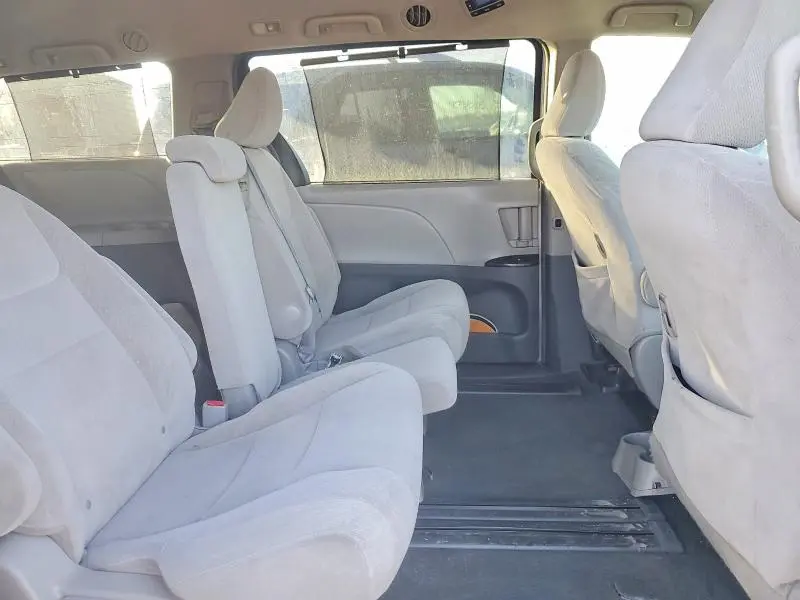 2015 TOYOTA SIENNA LE 8-PASSENGER  