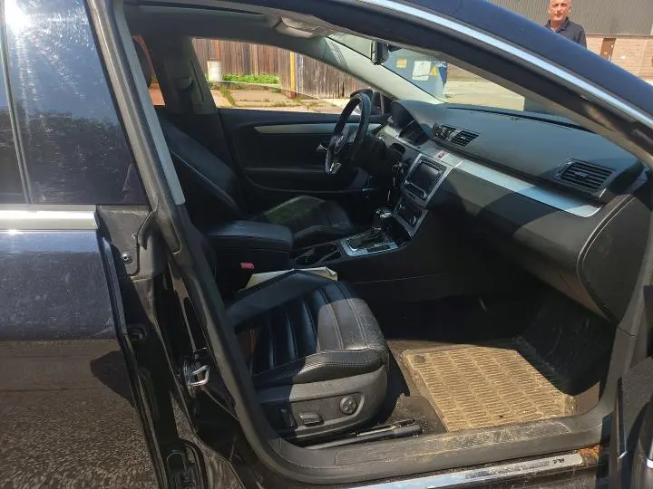 2011 VOLKSWAGEN PASSAT LUXURY  