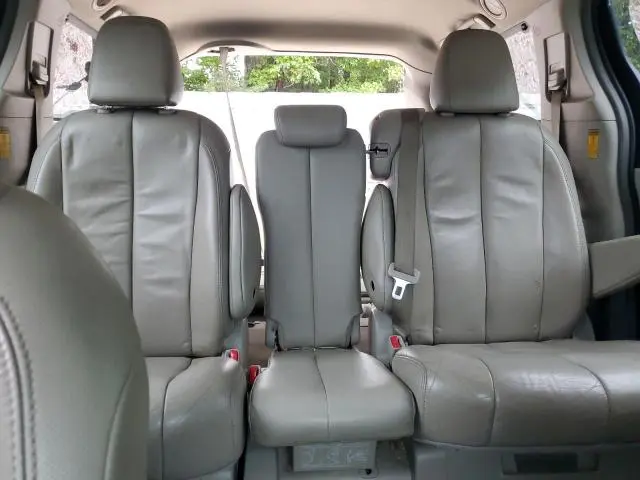 2014 TOYOTA SIENNA XLE  