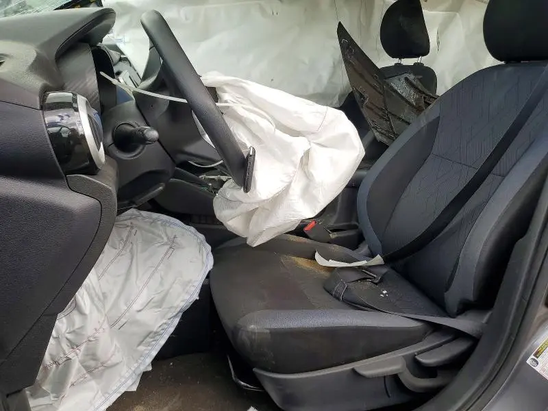 2023 NISSAN VERSA SV  