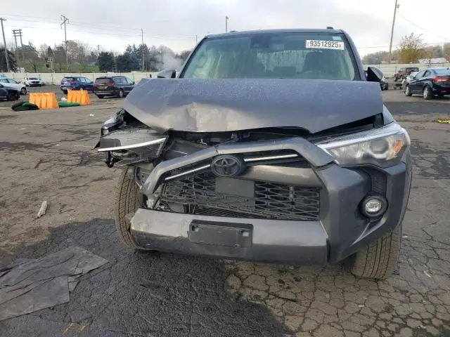 2023 TOYOTA 4RUNNER SE  