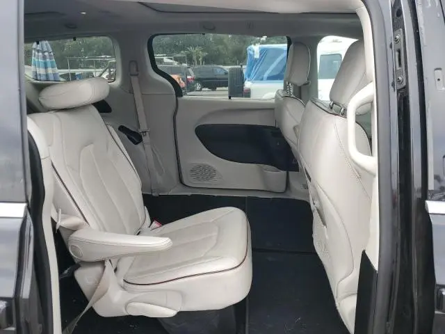 2019 CHRYSLER PACIFICA LIMITED  