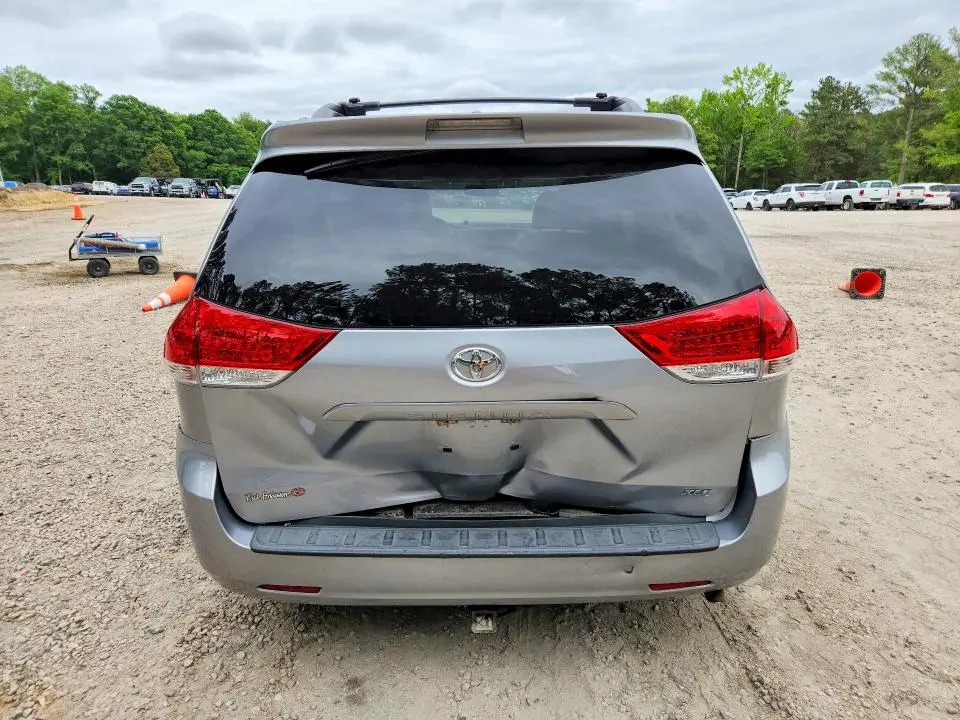 2013 TOYOTA SIENNA XLE 8-PASSENGER  
