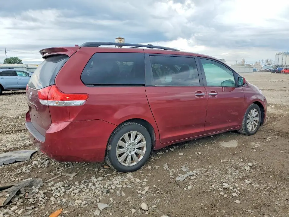 2011 TOYOTA SIENNA XLE 7-PASSENGER  