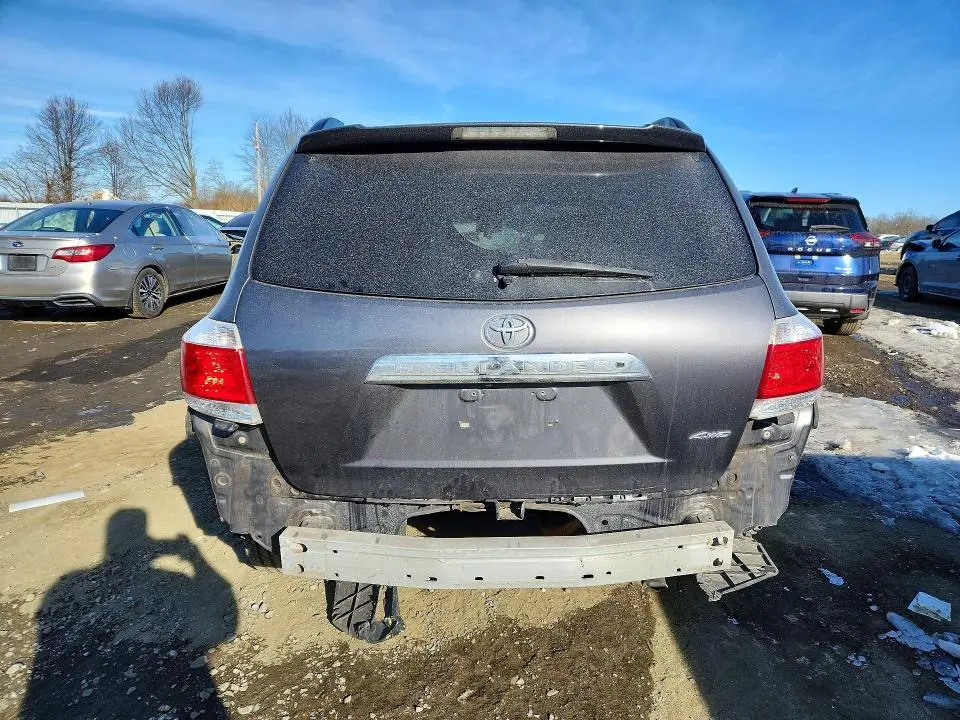 2011 TOYOTA HIGHLANDER BASE  