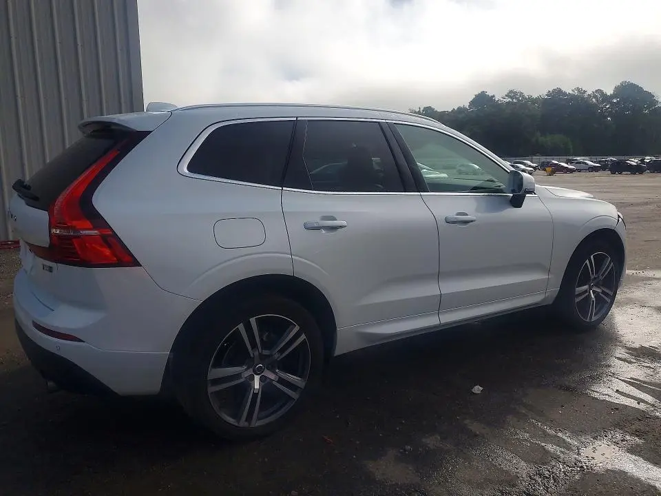 2021 VOLVO XC60 T5 MOMENTUM  