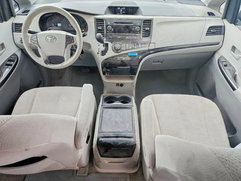 2013 TOYOTA SIENNA LE  