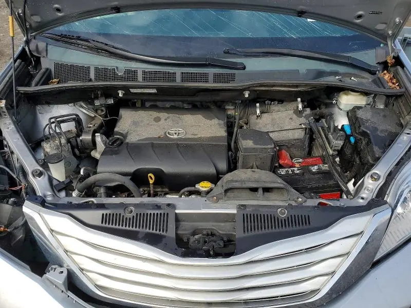 2014 TOYOTA SIENNA XLE 8-PASSENGER  