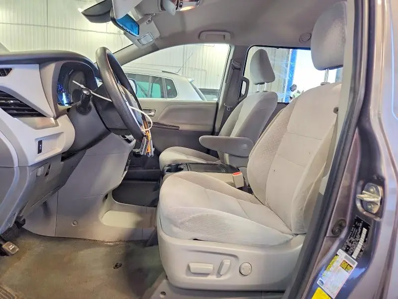 2020 TOYOTA SIENNA LE  