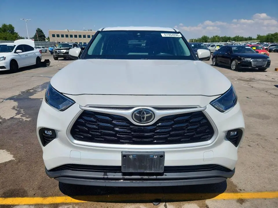 2024 TOYOTA HIGHLANDER LE  