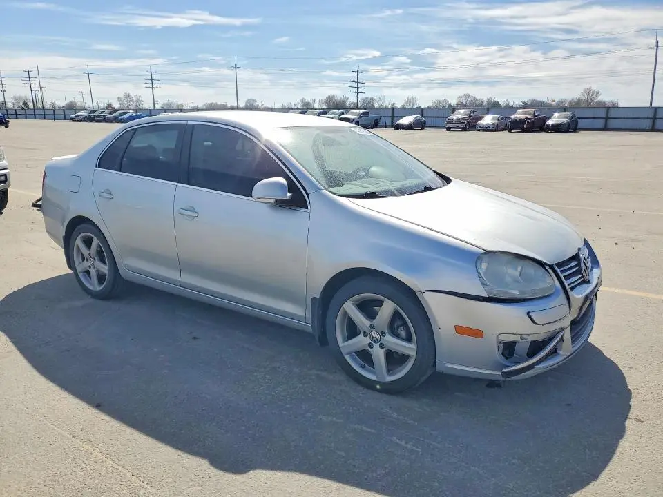 2010 VOLKSWAGEN JETTA   