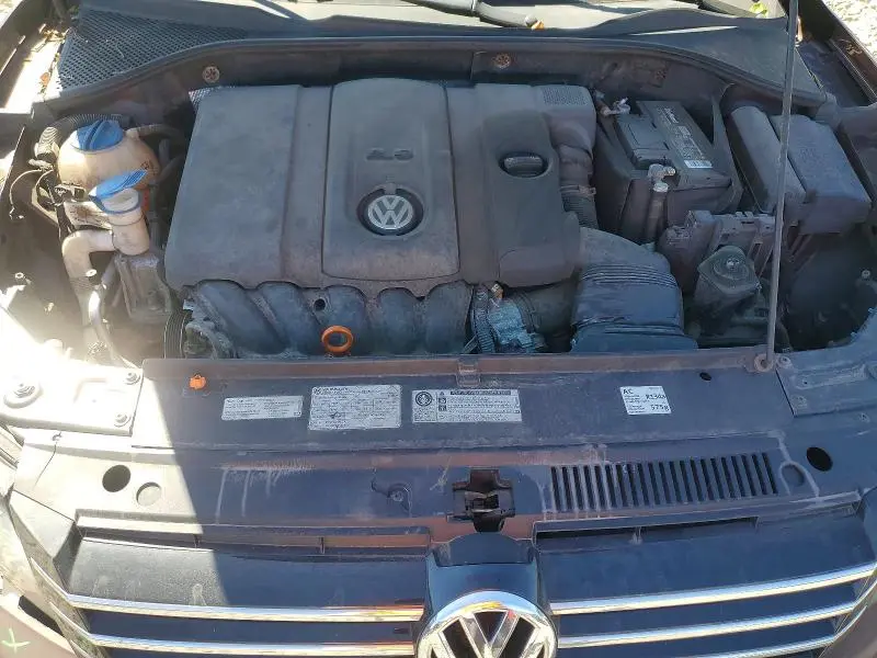 2013 VOLKSWAGEN PASSAT SE  