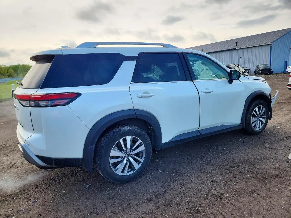 2022 NISSAN PATHFINDER SL  