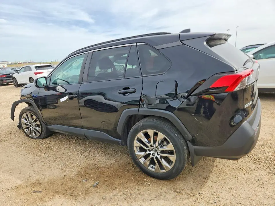 2020 TOYOTA RAV4 XLE  