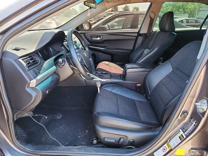 2016 TOYOTA CAMRY SE  