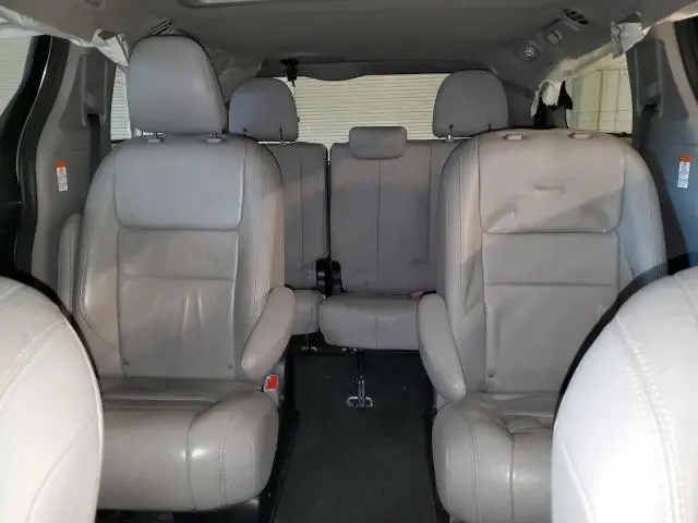 2017 TOYOTA SIENNA XLE  