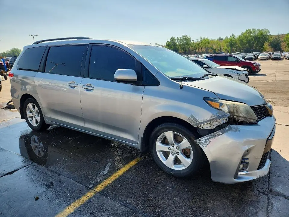 2013 TOYOTA SIENNA LE  
