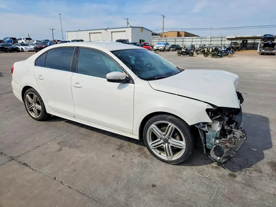2013 VOLKSWAGEN JETTA SE  