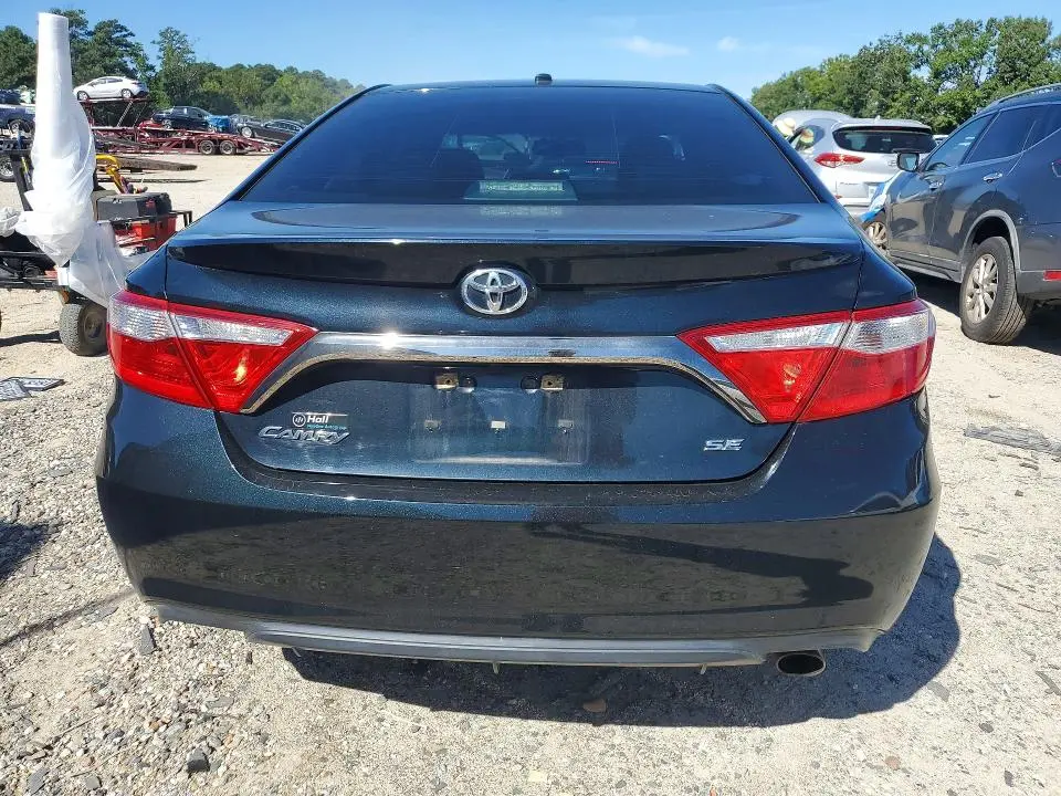 2017 TOYOTA CAMRY SE  