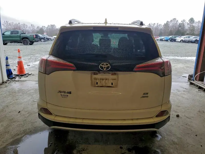 2016 TOYOTA RAV4 SE  