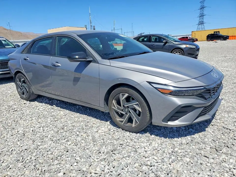 2025 HYUNDAI ELANTRA SEL SPORT  
