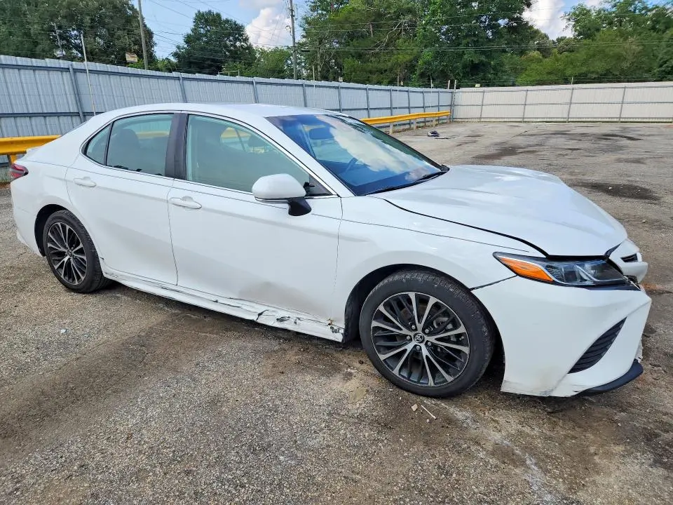 2019 TOYOTA CAMRY SE  