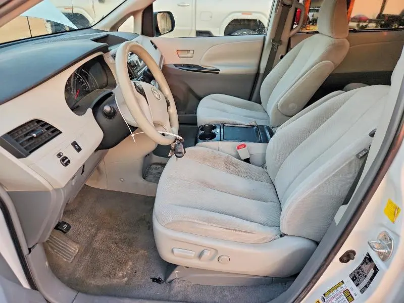 2011 TOYOTA SIENNA LE  