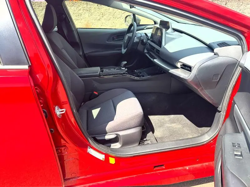2025 TOYOTA PRIUS LE  